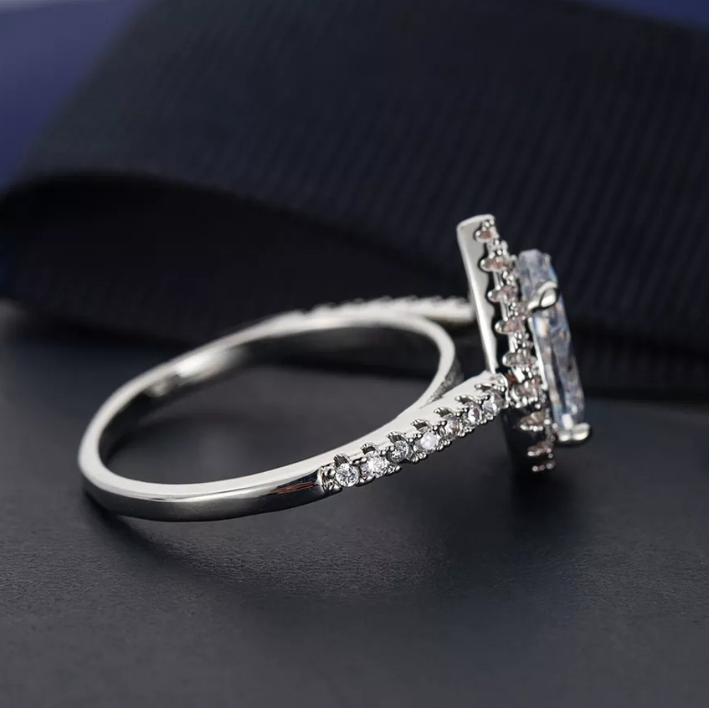 Pretty Tear Drop Crystal Ring - Picture 5 of 9